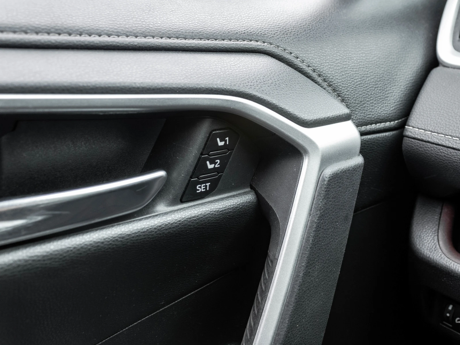 Toyota Rav4 * LIMITED* AWD* DISTRONIC* , снимка 9 - Автомобили и джипове - 54020734