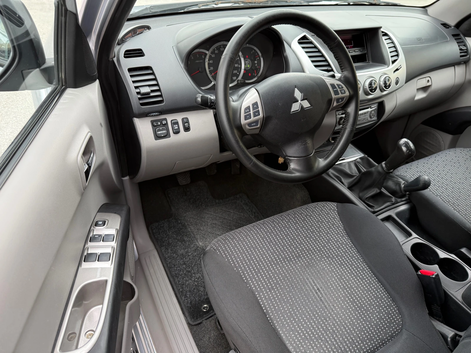 Mitsubishi L200 2.5Di-D 4x4 Facelift !ТОП СЪСТОЯНИЕ!, снимка 10 - Автомобили и джипове - 54379206