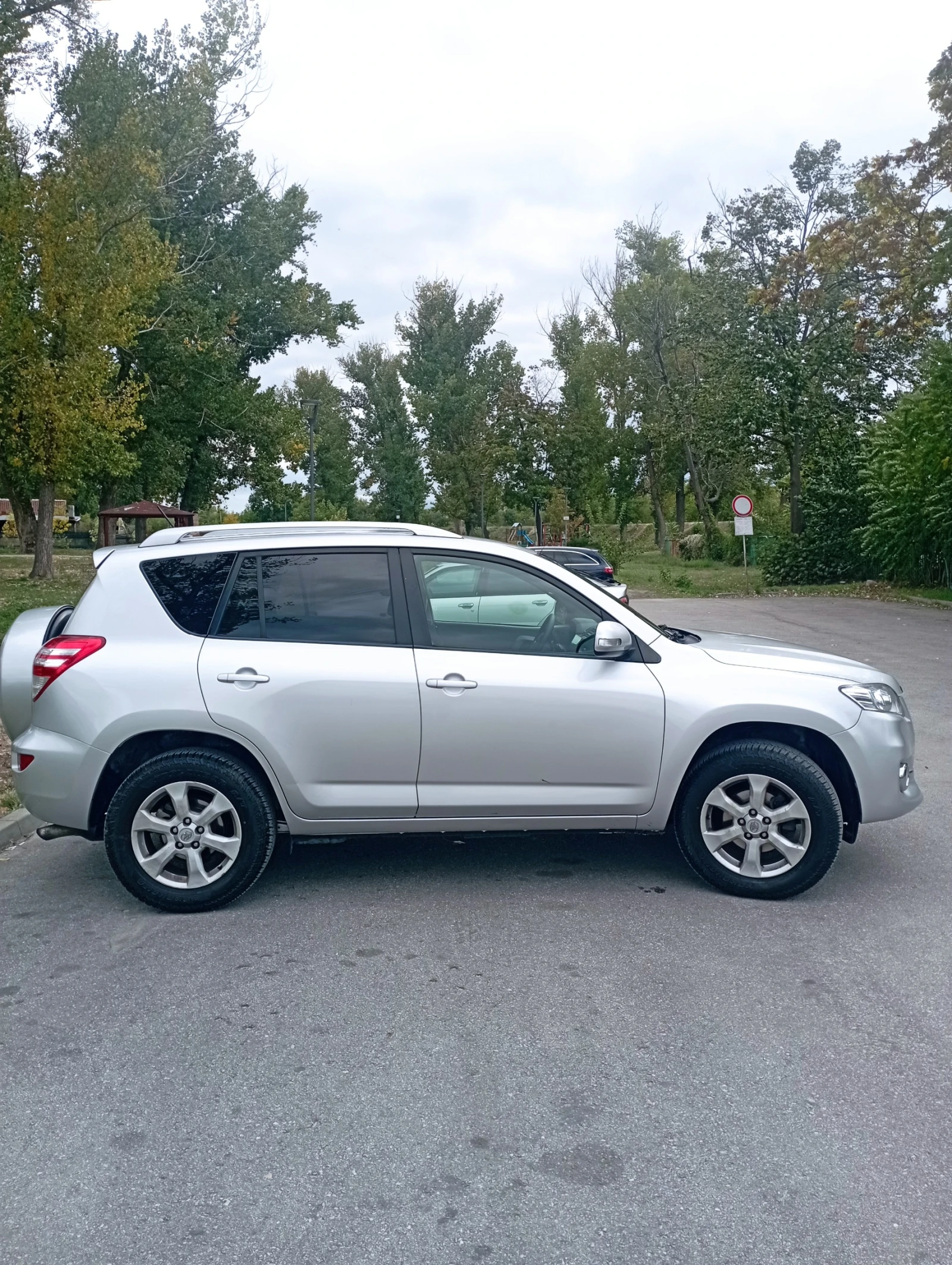 Toyota Rav4 D4D, снимка 6 - Автомобили и джипове - 54498296