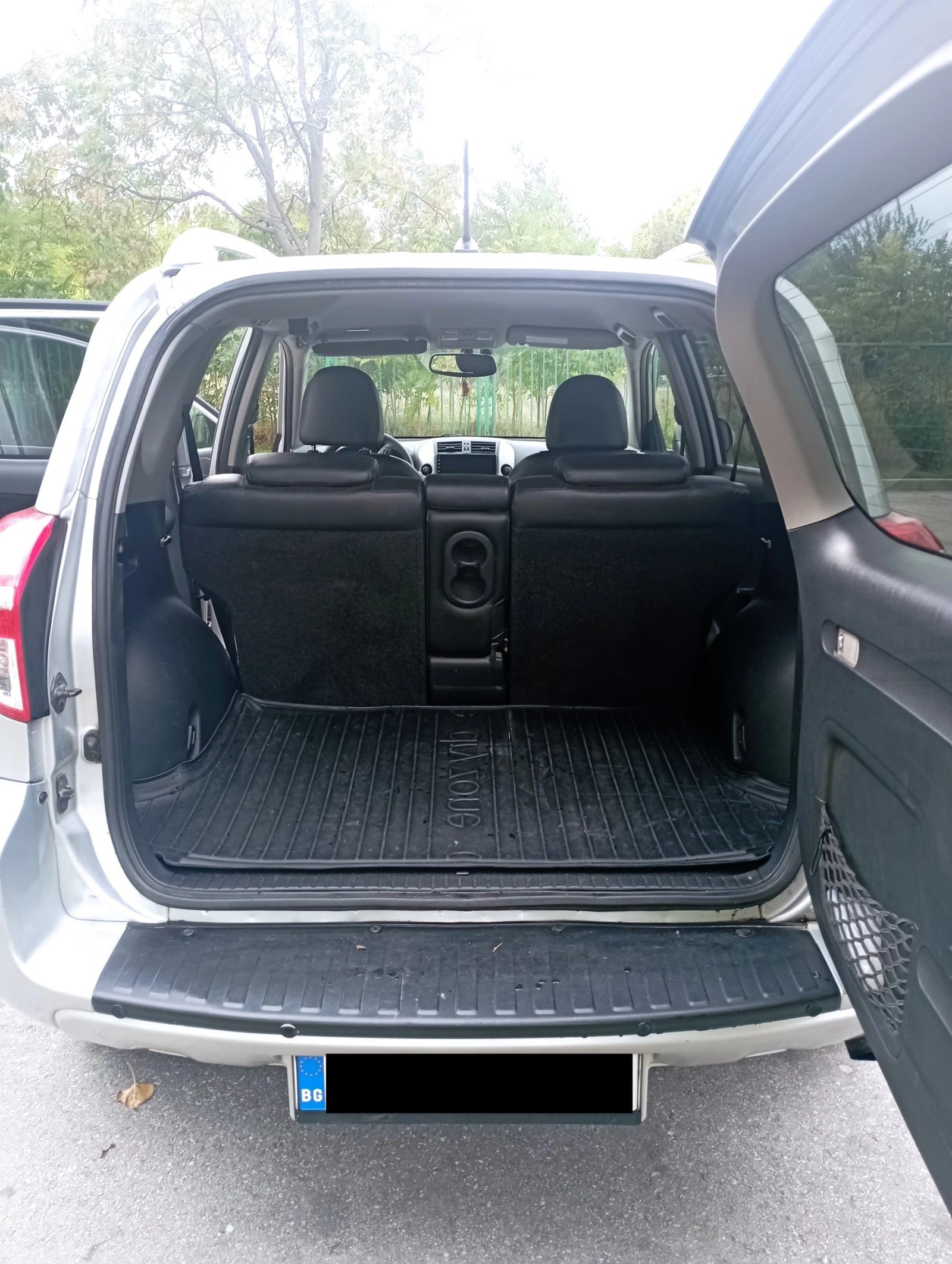 Toyota Rav4 D4D, снимка 10 - Автомобили и джипове - 54498296