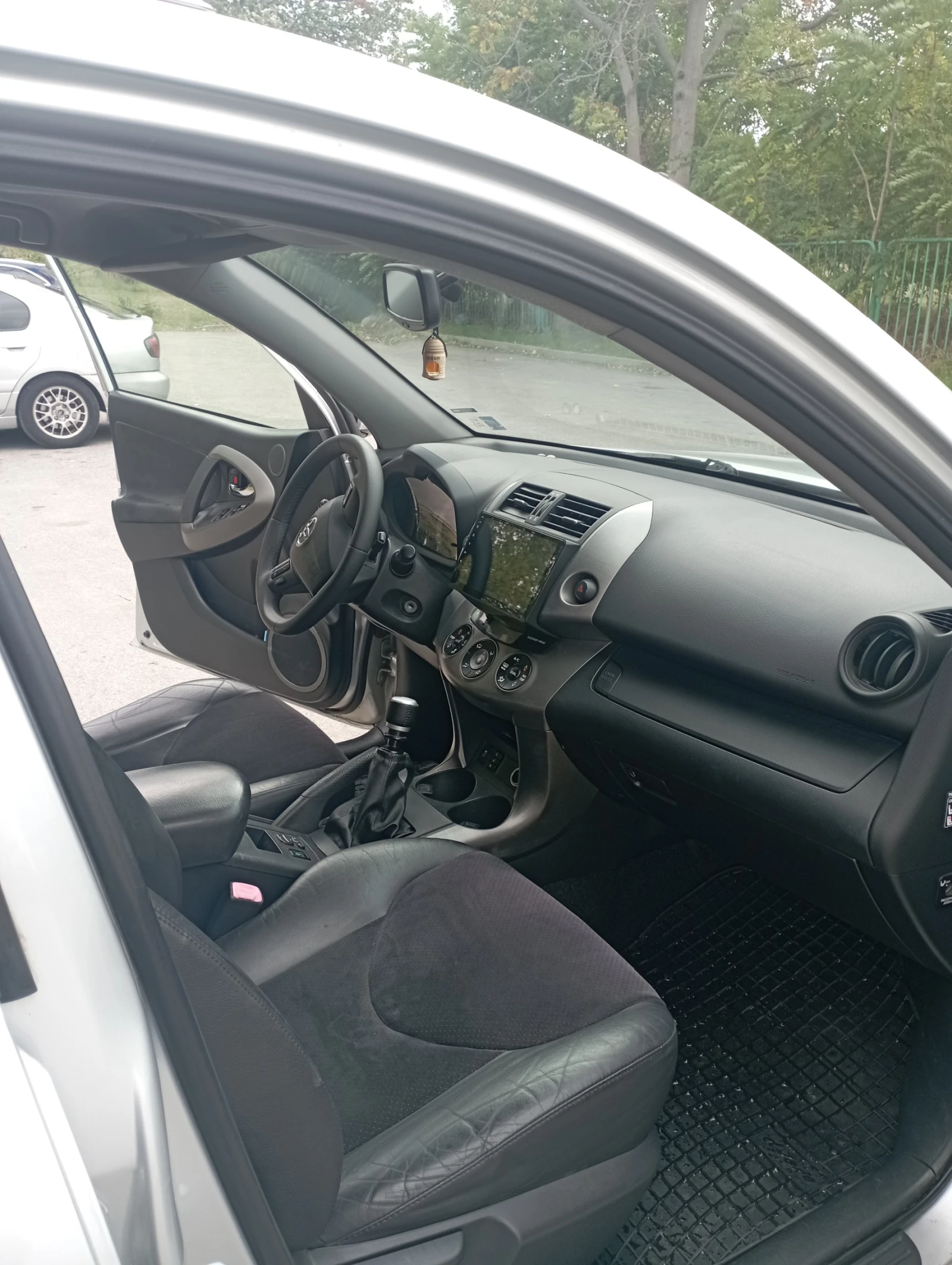 Toyota Rav4 D4D, снимка 9 - Автомобили и джипове - 54498296