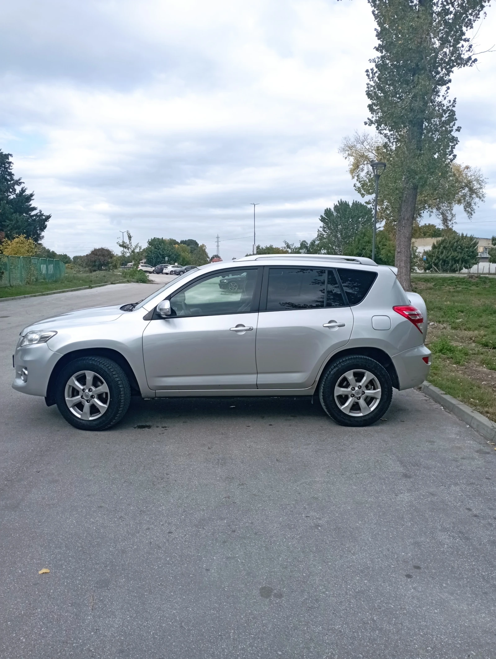 Toyota Rav4 D4D, снимка 4 - Автомобили и джипове - 54498296