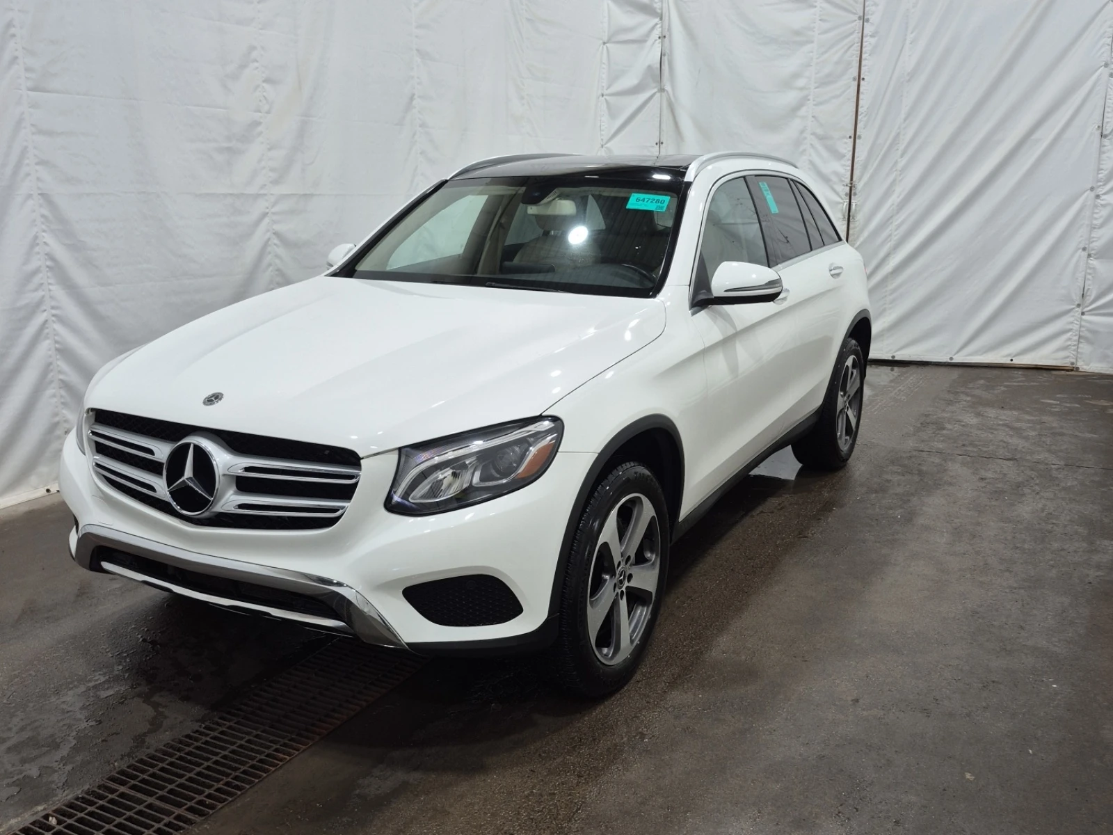 Mercedes-Benz GLC 300 * * CARFAX * * АВТО КРЕДИТ * * , снимка 3 - Автомобили и джипове - 54668135
