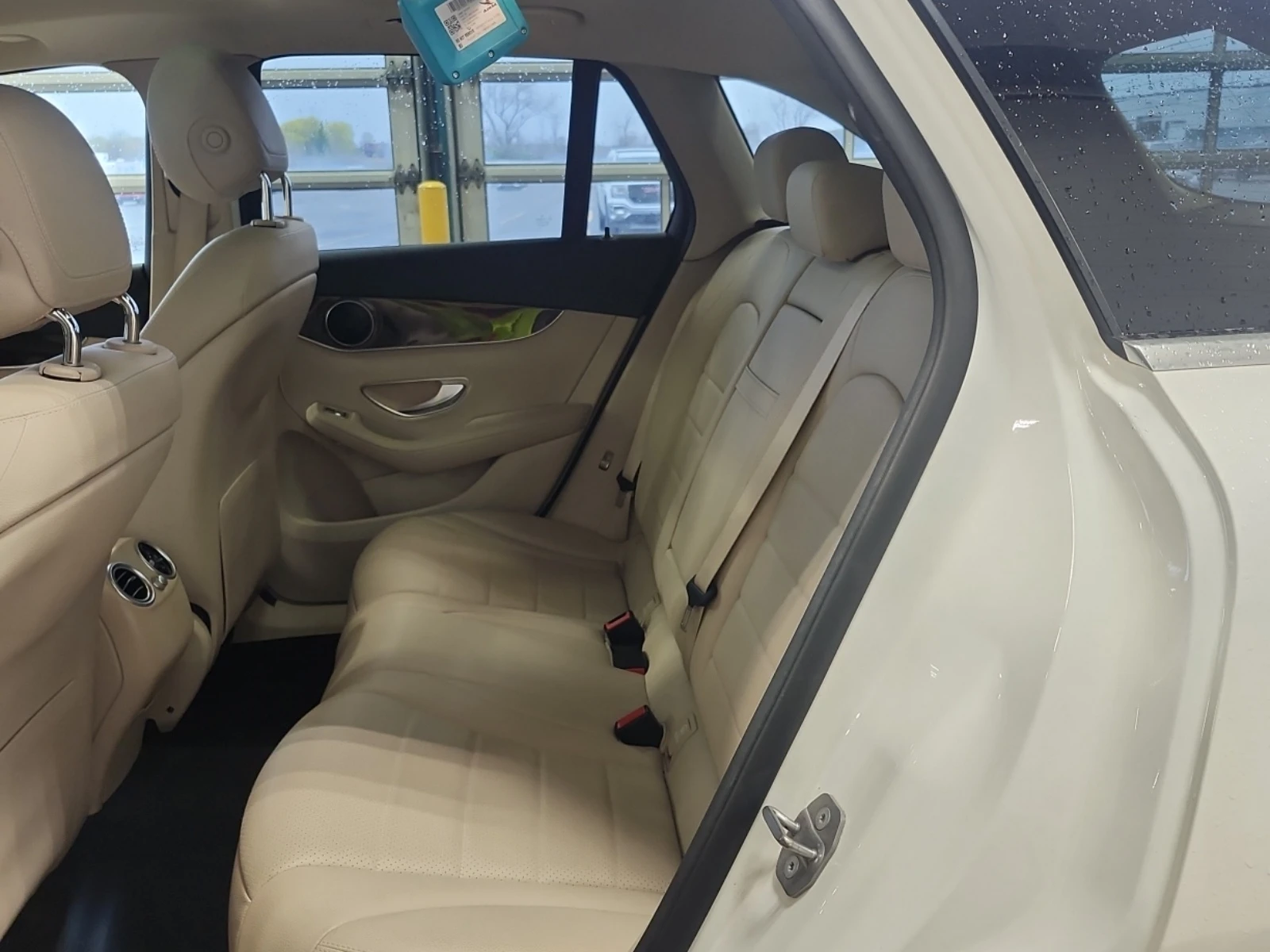 Mercedes-Benz GLC 300 * * CARFAX * * АВТО КРЕДИТ * * , снимка 10 - Автомобили и джипове - 54668135