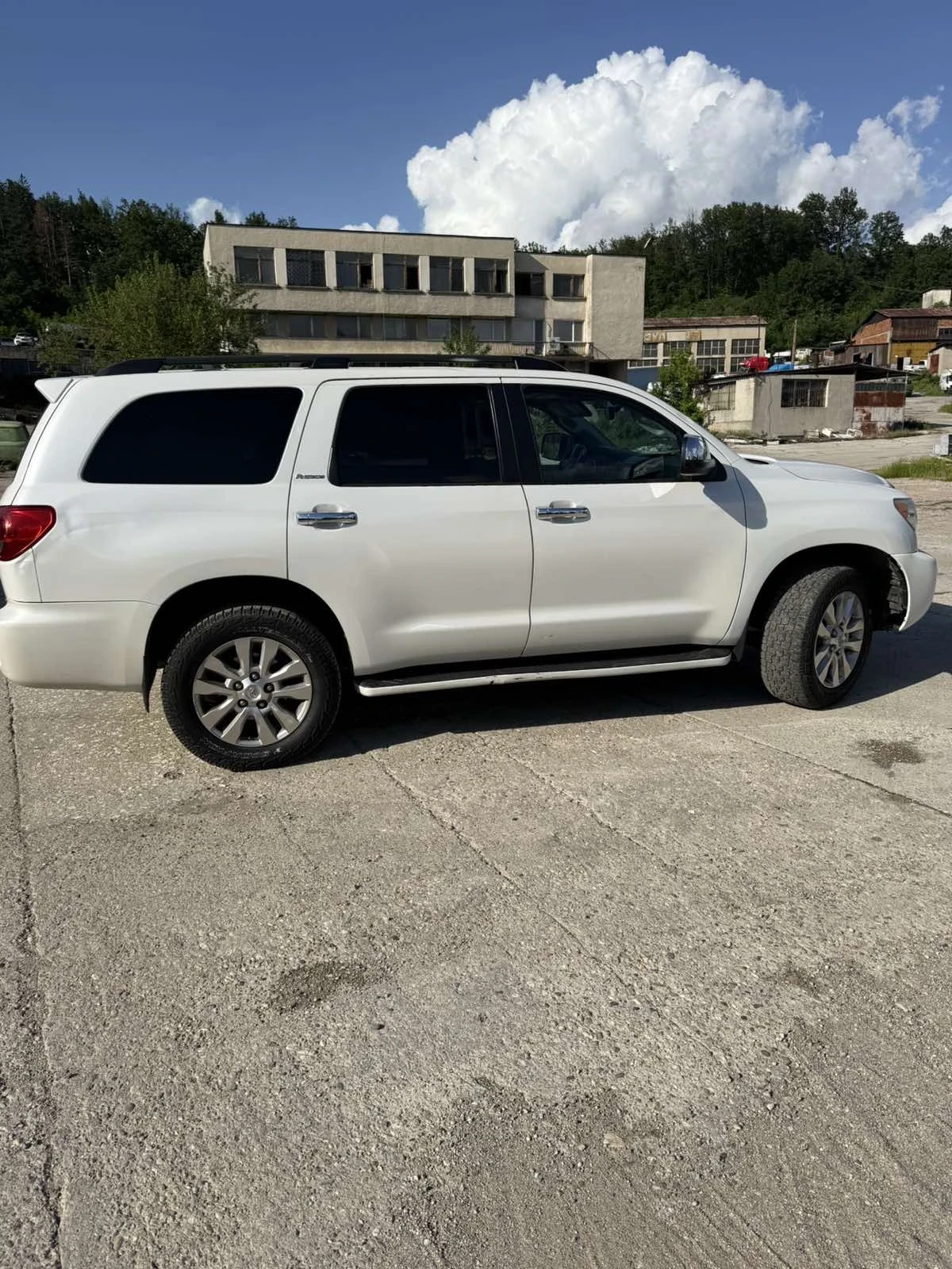 Toyota Sequoia 5.7 ГАЗ.ИНЖ 4х4, снимка 4 - Автомобили и джипове - 54730549
