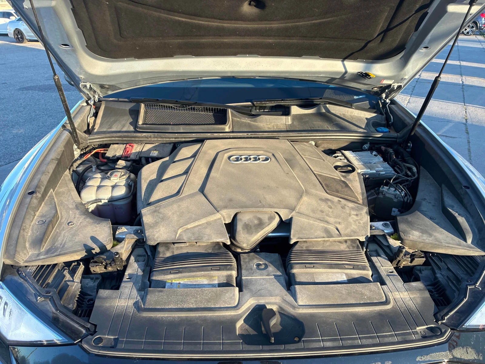 Audi Q8  Technik / Matrix / 360 / B&O /Carfax / Автокредит, снимка 14 - Автомобили и джипове - 56064968