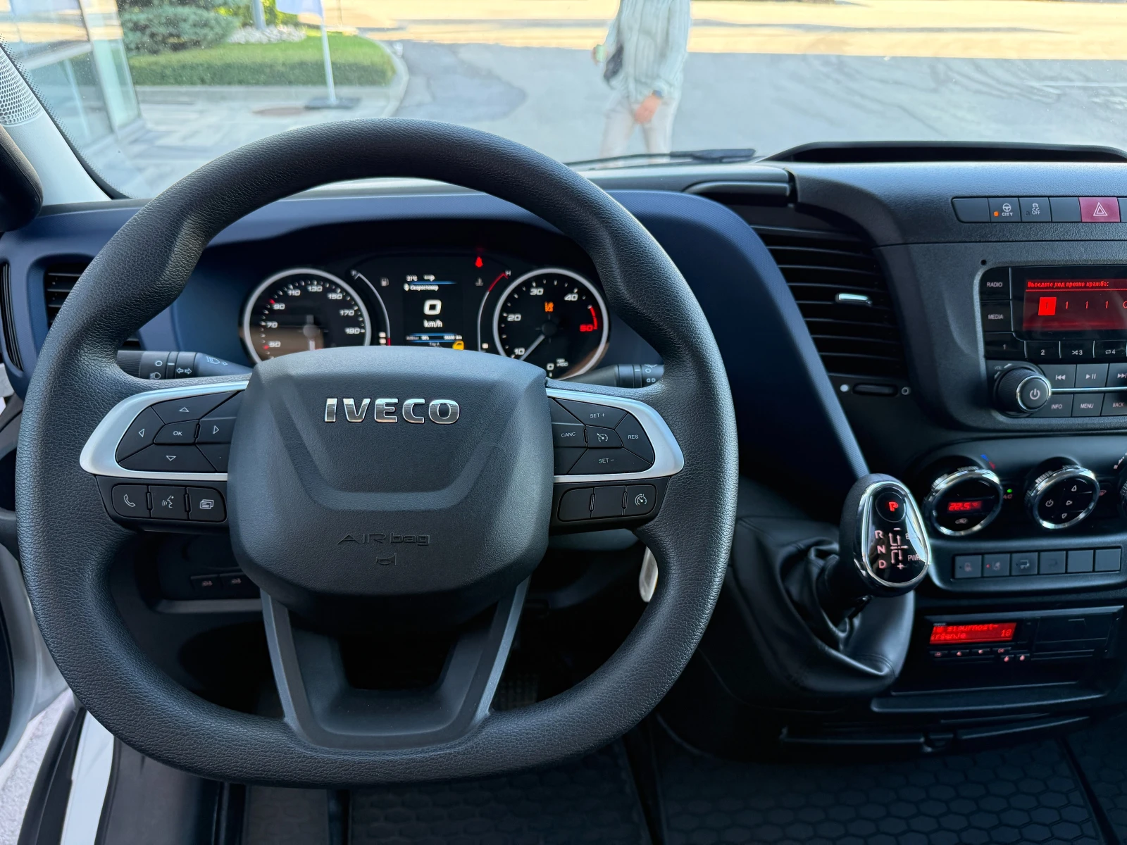 Iveco Daily 70C18HA8/P | До 3г. Гаранция | 1000кг. падащ борд, снимка 8 - Бусове и автобуси - 54922309