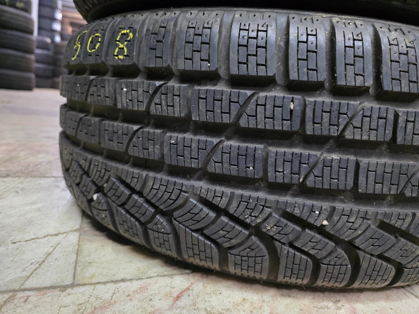 Гуми Зимни 205/55R16, снимка 4 - Гуми и джанти - 54001298