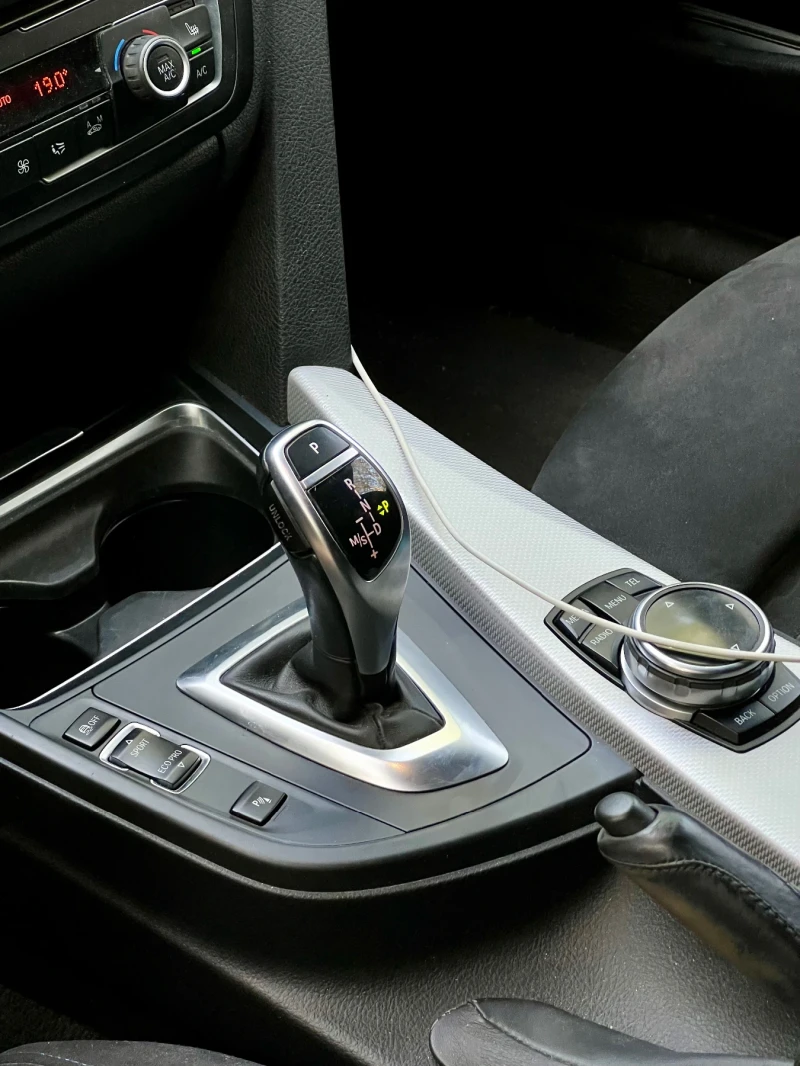 BMW 320 x-Drive\SAT\DISTRONIC\BLIND SPOT ASSIST\БАРТЕР, снимка 9 - Автомобили и джипове - 52111007