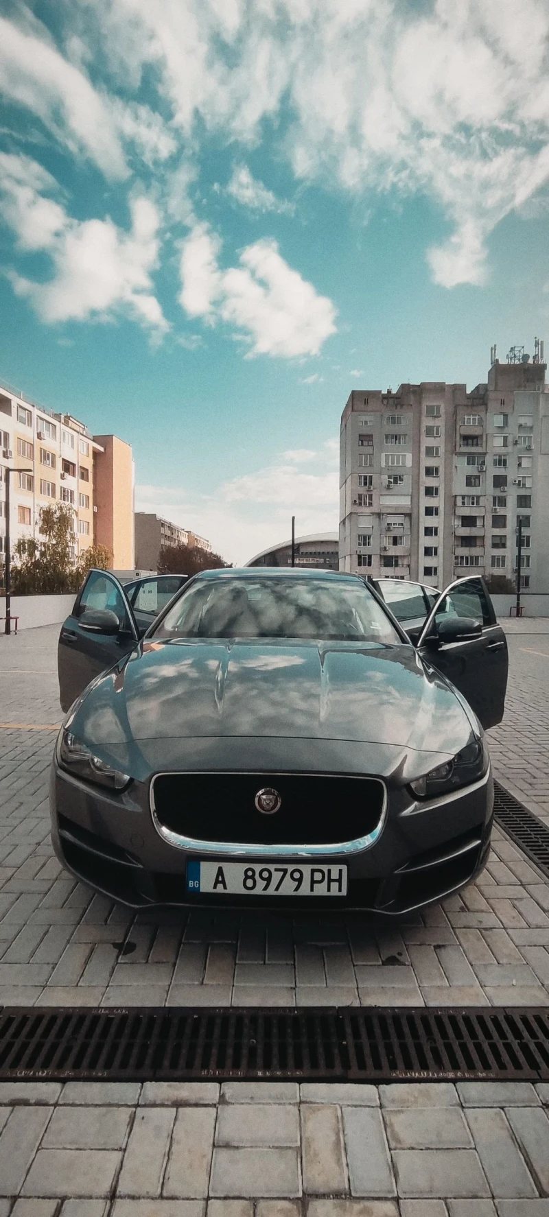 Jaguar XE 20d pure, снимка 10 - Автомобили и джипове - 52370324