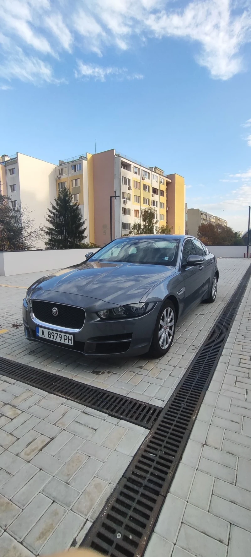Jaguar XE 20d pure, снимка 2 - Автомобили и джипове - 52370324