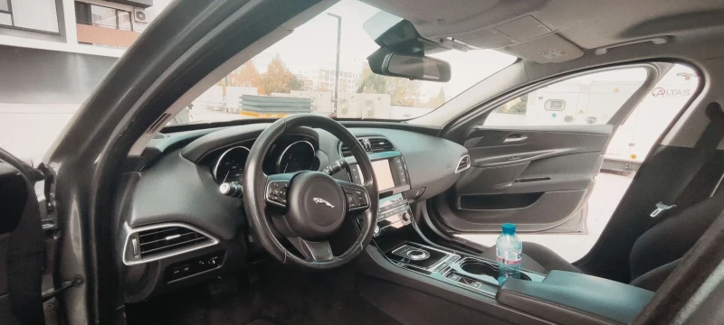 Jaguar XE 20d pure, снимка 7 - Автомобили и джипове - 52370324