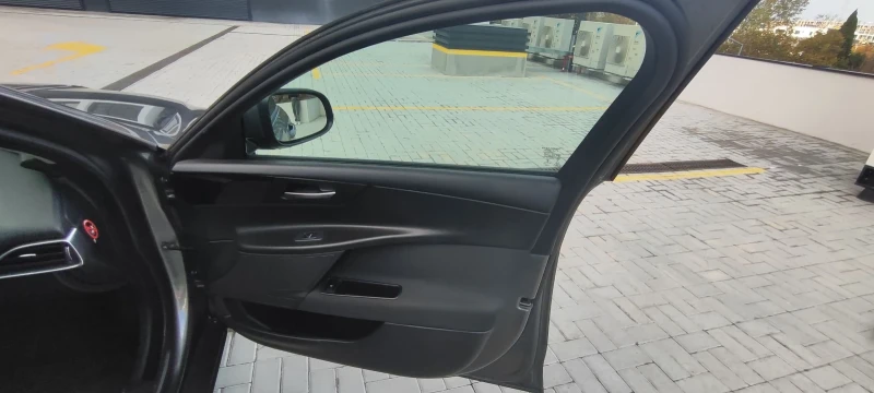 Jaguar XE 20d pure, снимка 12 - Автомобили и джипове - 52370324