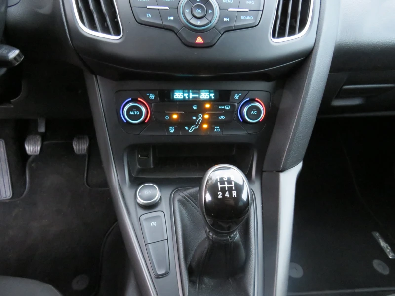Ford Focus * 100к.с РЪЧКА РЕГИСТРИРАН ТОП СЪСТОЯНИЕ* * * , снимка 14 - Автомобили и джипове - 52492967