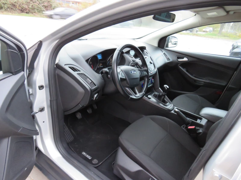 Ford Focus * 100к.с РЪЧКА РЕГИСТРИРАН ТОП СЪСТОЯНИЕ* * * , снимка 9 - Автомобили и джипове - 52492967