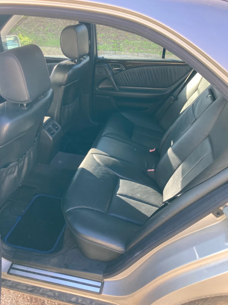 Mercedes-Benz E 200, снимка 9 - Автомобили и джипове - 52623635