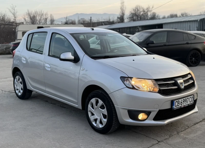 Dacia Sandero ДИЗЕЛ / КАСКО / НОВИ ЗИМНИ ГУМИ/КЛИМАТИК/ТЕГЛИЧ, снимка 3 - Автомобили и джипове - 52841484