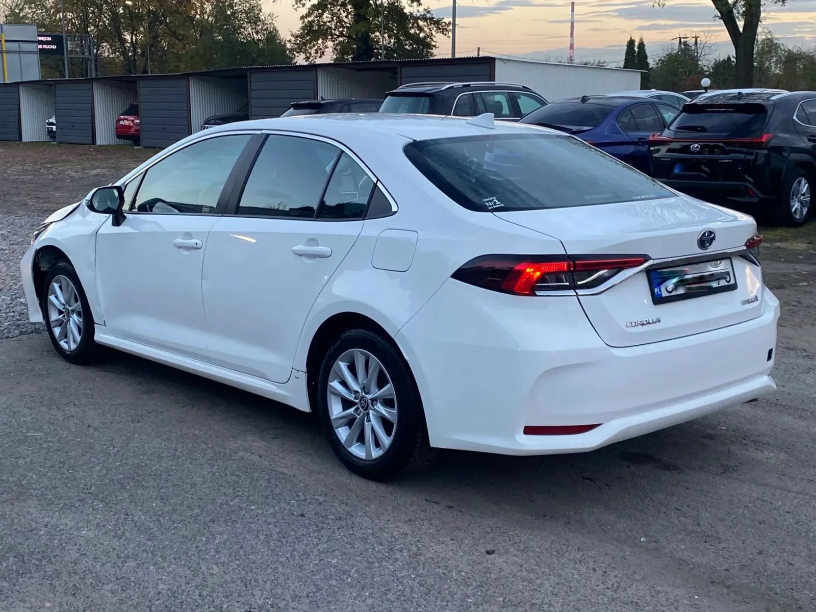 Toyota Corolla Хибрид-Седан