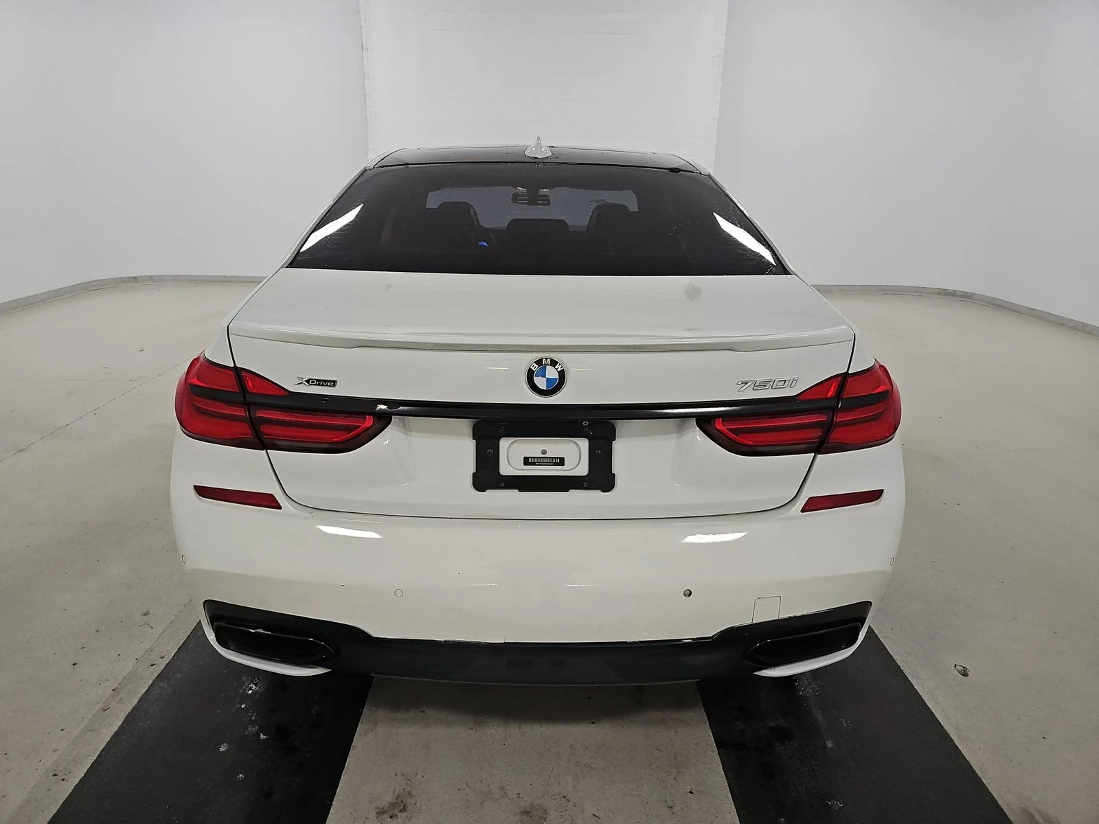 BMW 750  - изображение 6