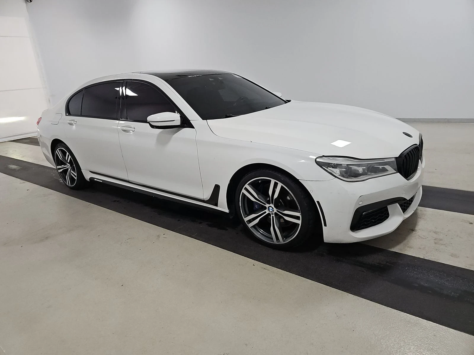 BMW 750  - изображение 3