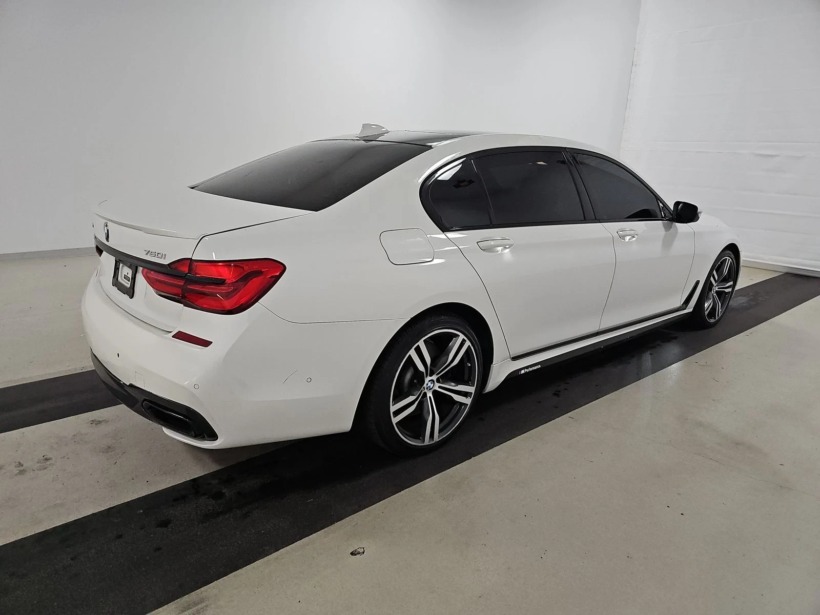 BMW 750  - изображение 2
