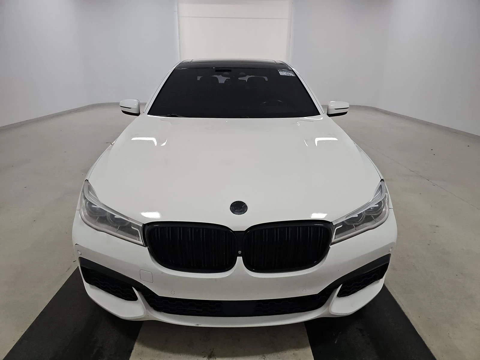 BMW 750  - изображение 5
