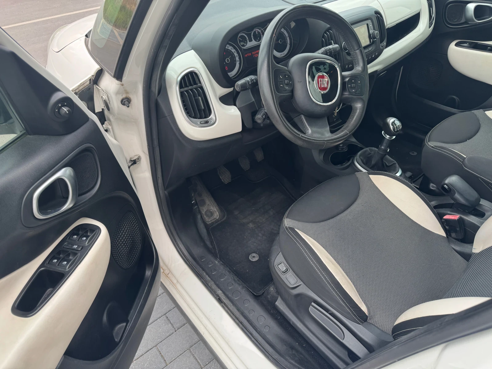 Fiat 500L 107 хил км! / Панорама / 0.9i - 105ps / 6-скорости - изображение 7