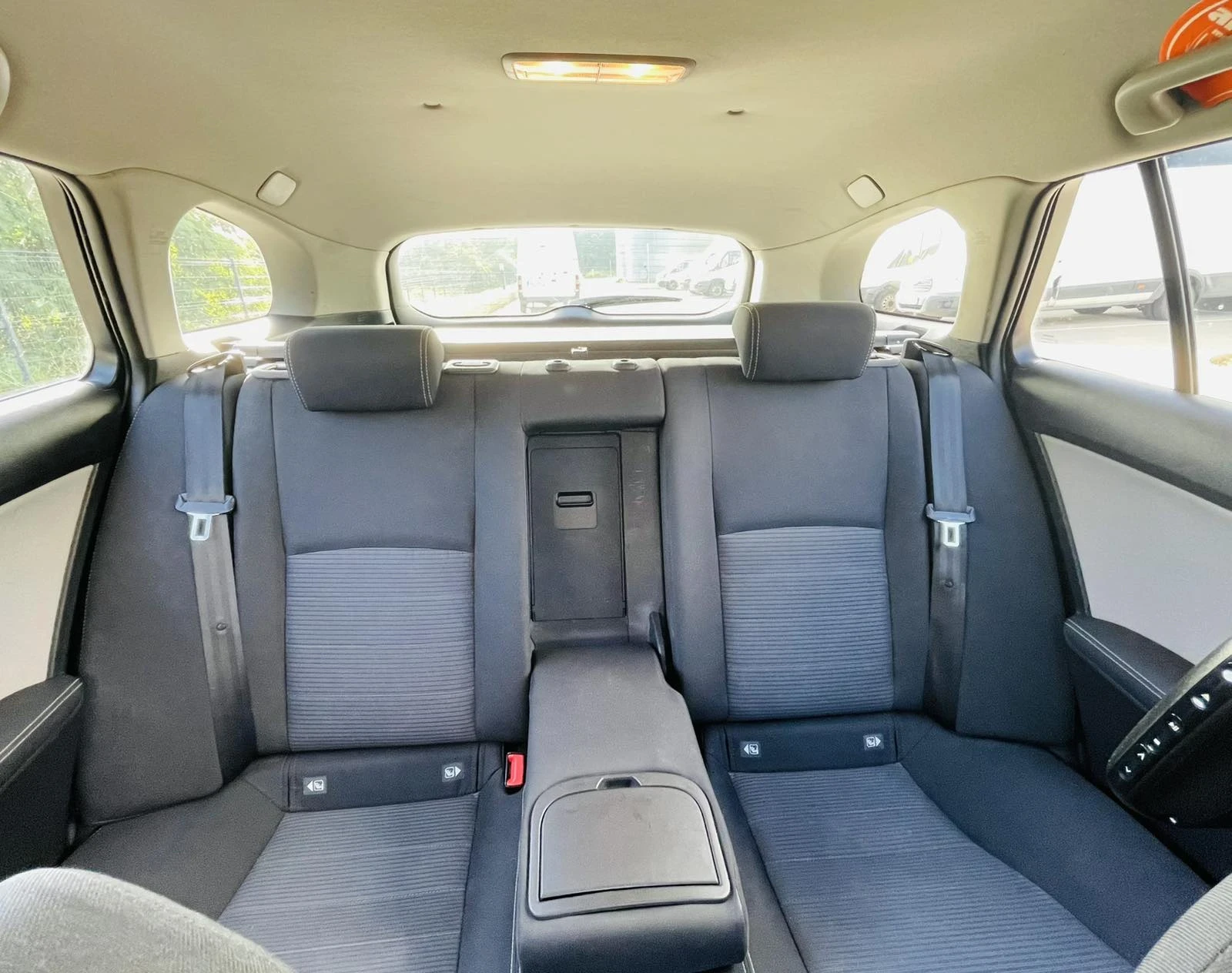 Toyota Avensis втори собственик  - изображение 8