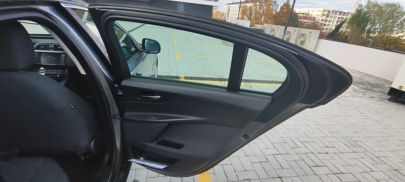 Jaguar XE 20d pure | Mobile.bg   13