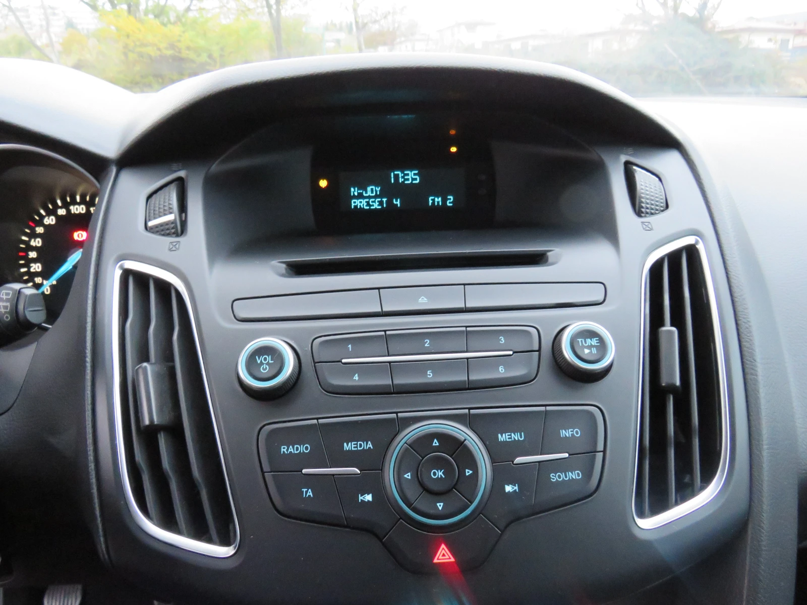 Ford Focus * 100.    * * *  | Mobile.bg   15