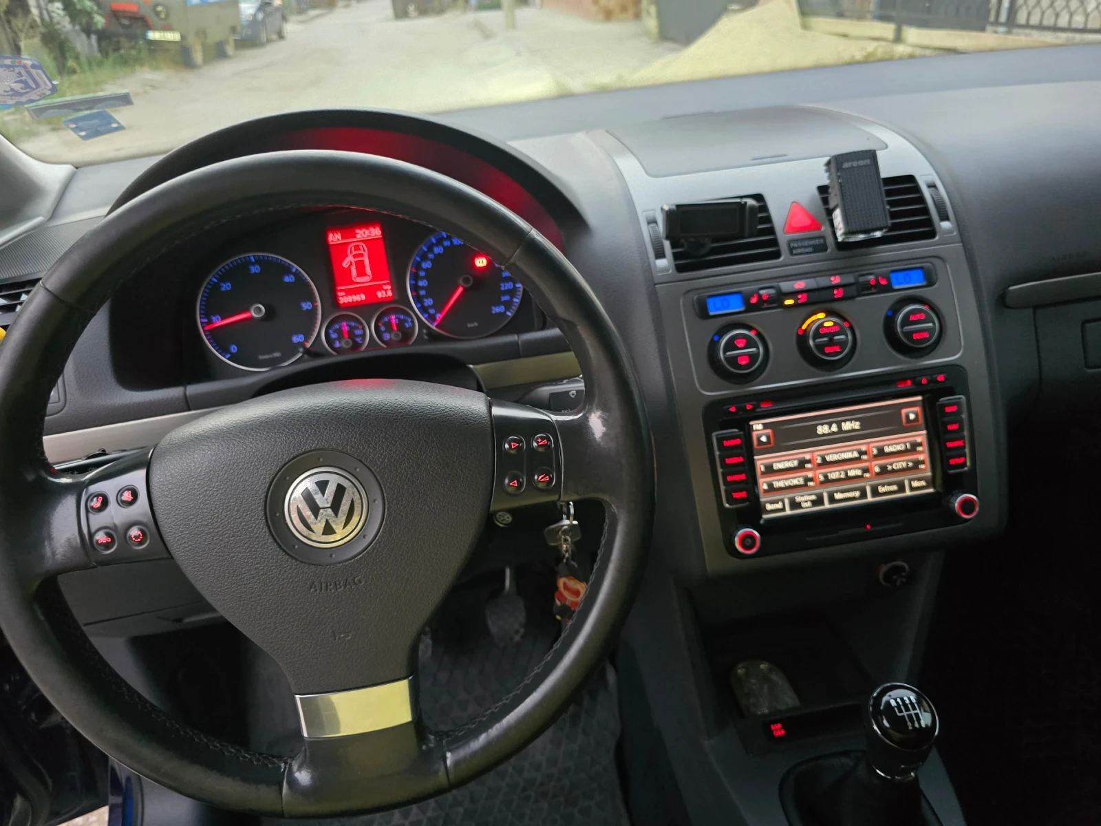 VW Touran 1.9 tdi - изображение 10