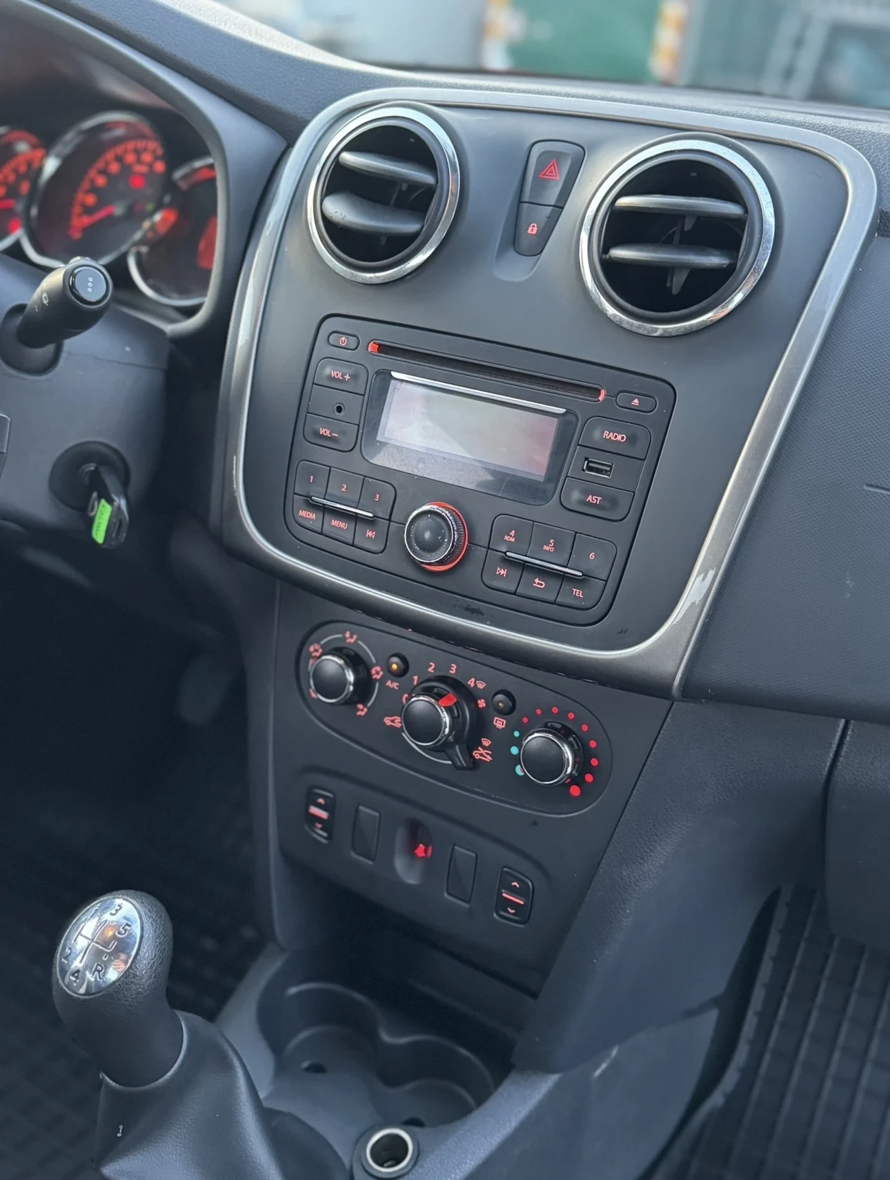 Dacia Sandero ����� / ����� / ���� ����� ����/��������/������ | Mobile.bg � ����������� 13