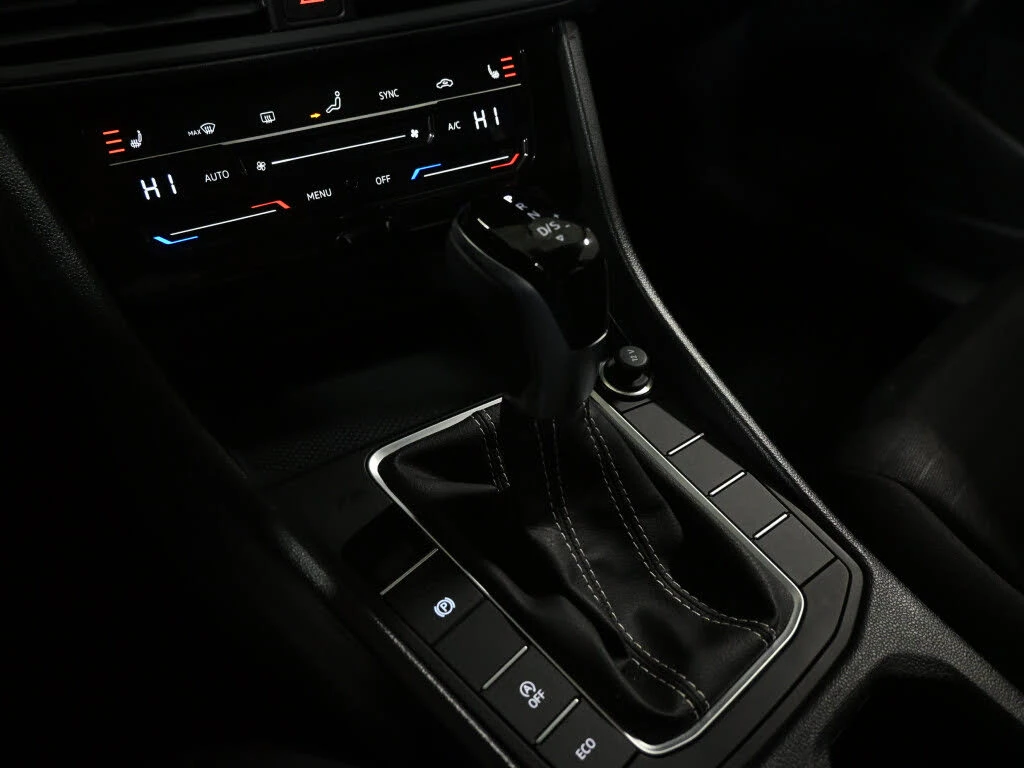 VW Jetta 1.5 TREADLINE * FWD * АвтоКредит * (ЦЕНА ДО БГ), снимка 15 - Автомобили и джипове - 53714502