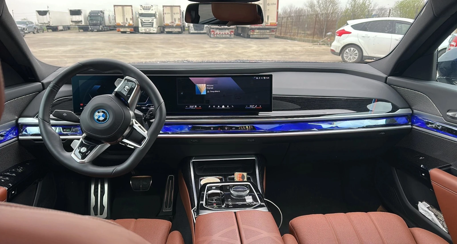 BMW 750 M-Sport xDrive, снимка 5 - Автомобили и джипове - 54613792