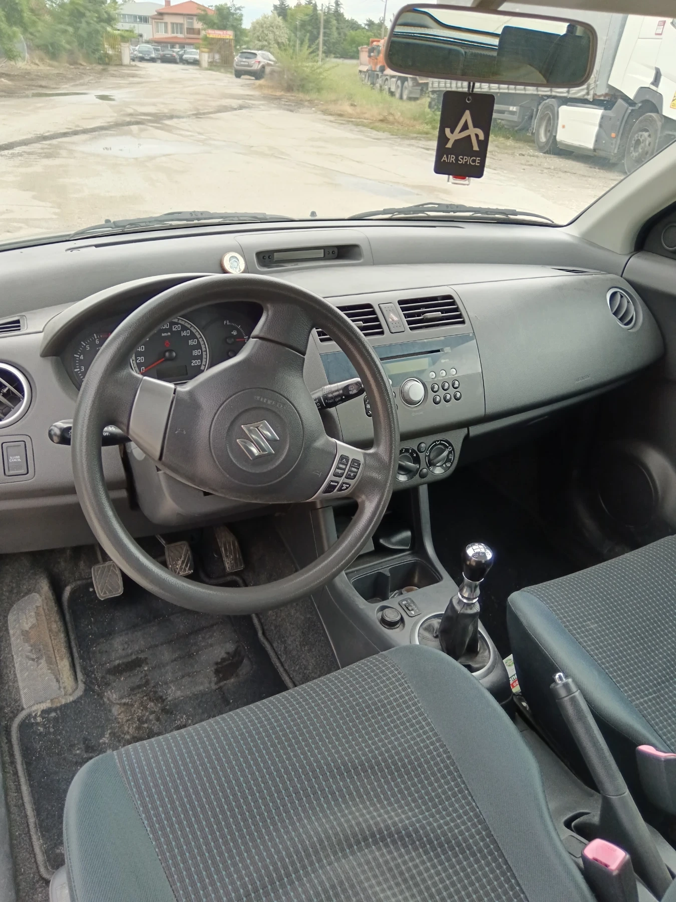 Suzuki Swift 1.3i газ климатик , снимка 12 - Автомобили и джипове - 54650126