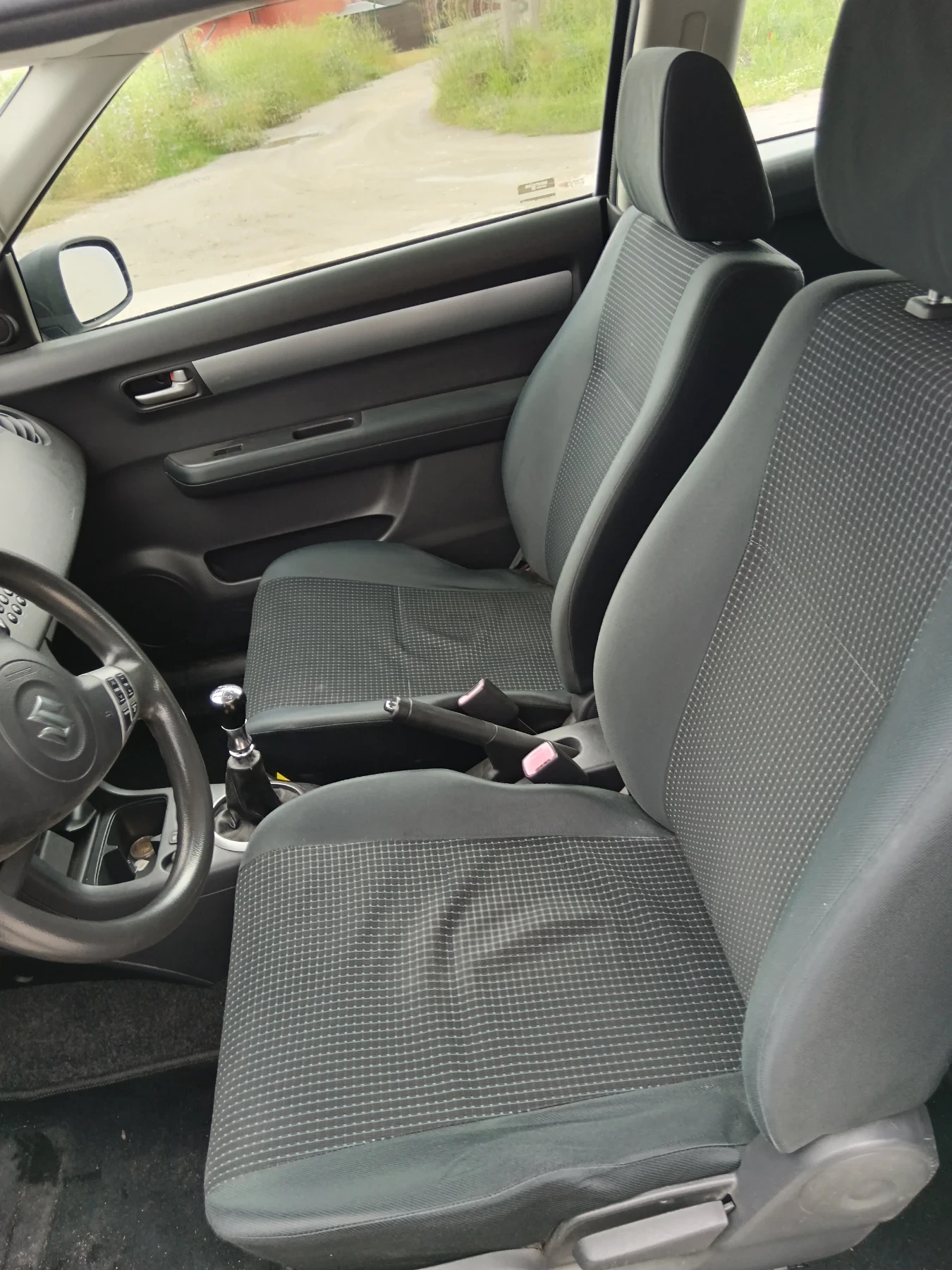 Suzuki Swift 1.3i газ климатик , снимка 13 - Автомобили и джипове - 54650126
