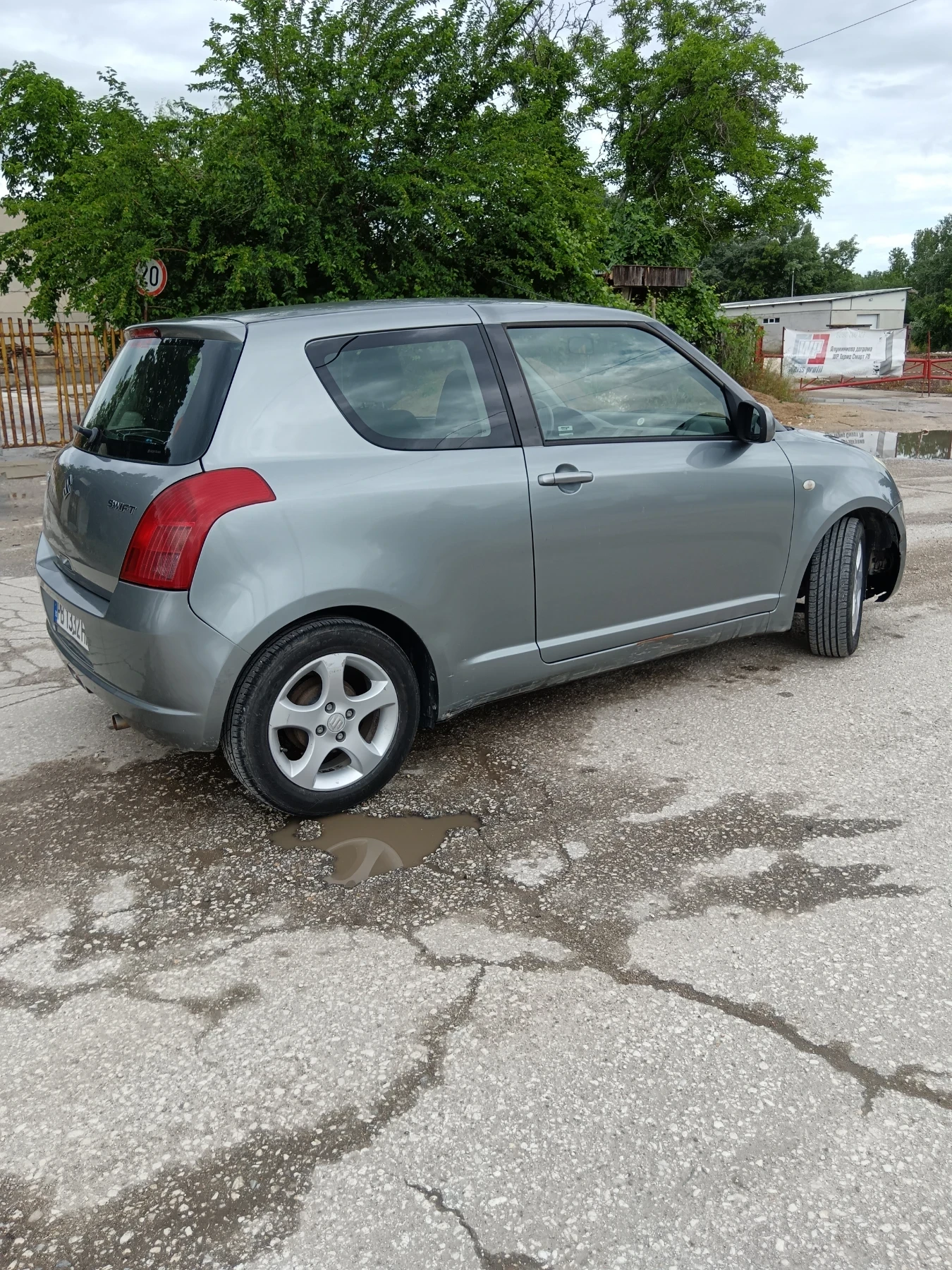 Suzuki Swift 1.3i газ климатик , снимка 6 - Автомобили и джипове - 54650126