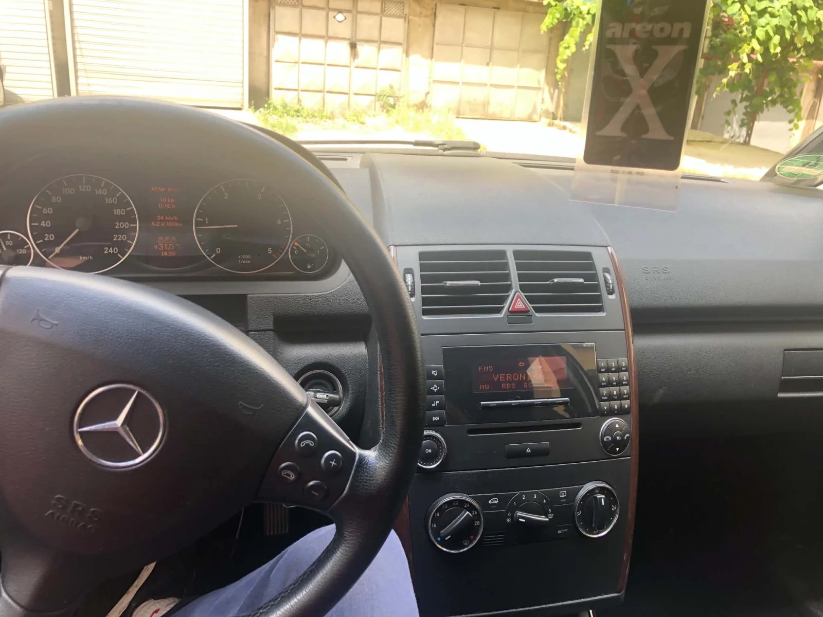 Mercedes-Benz A 180, снимка 4 - Автомобили и джипове - 54729378