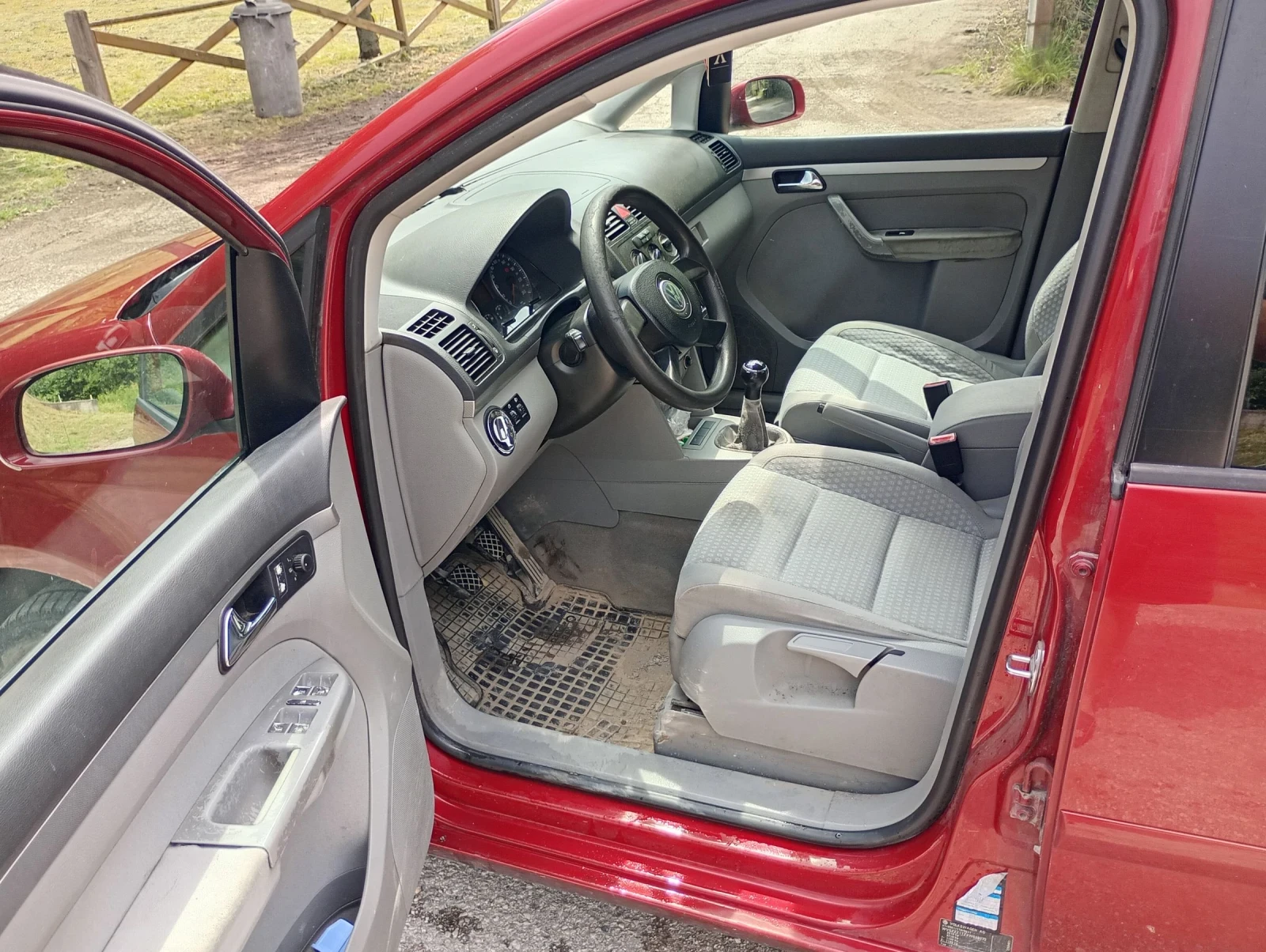 VW Touran, снимка 11 - Автомобили и джипове - 54869919