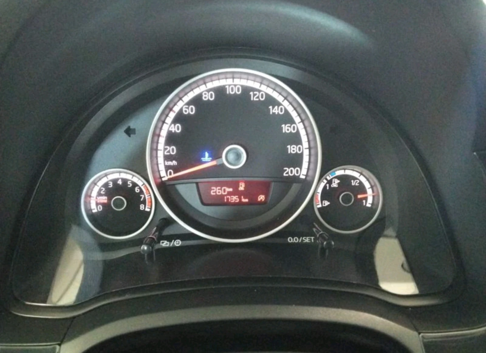 VW Up 17200 км!!!, снимка 8 - Автомобили и джипове - 55191399