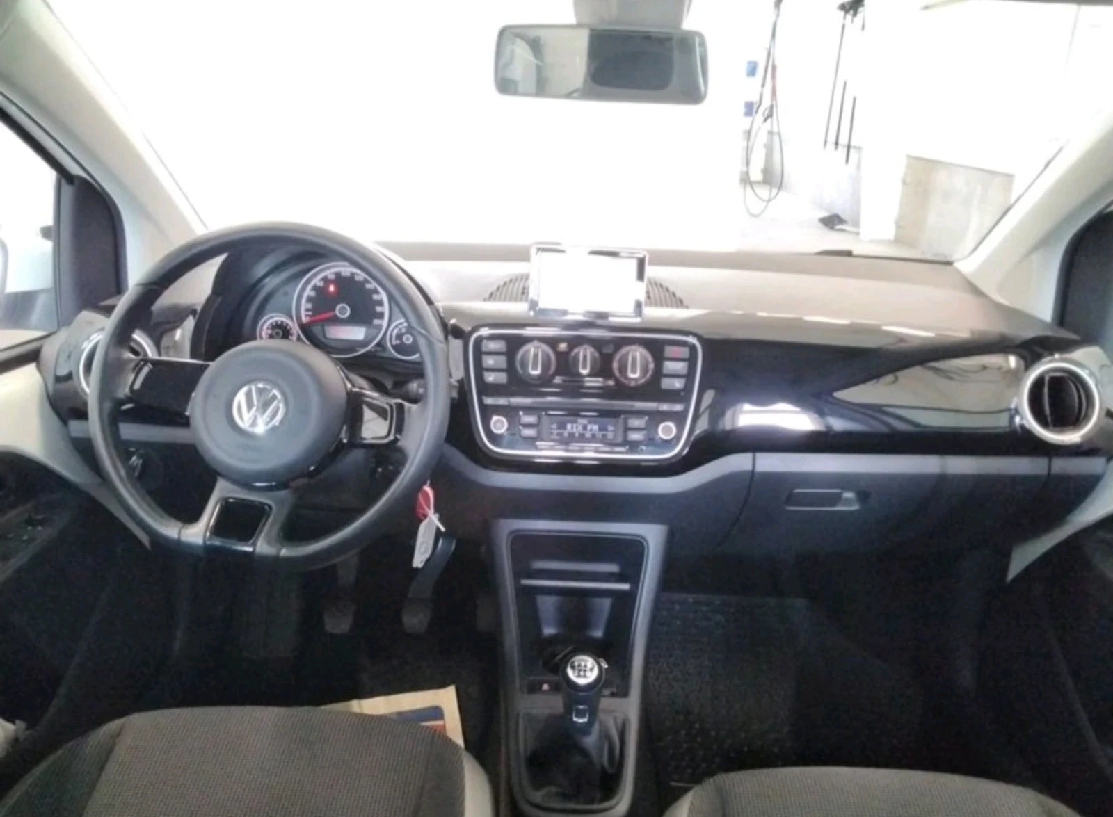 VW Up 17200 км!!!, снимка 7 - Автомобили и джипове - 55191399