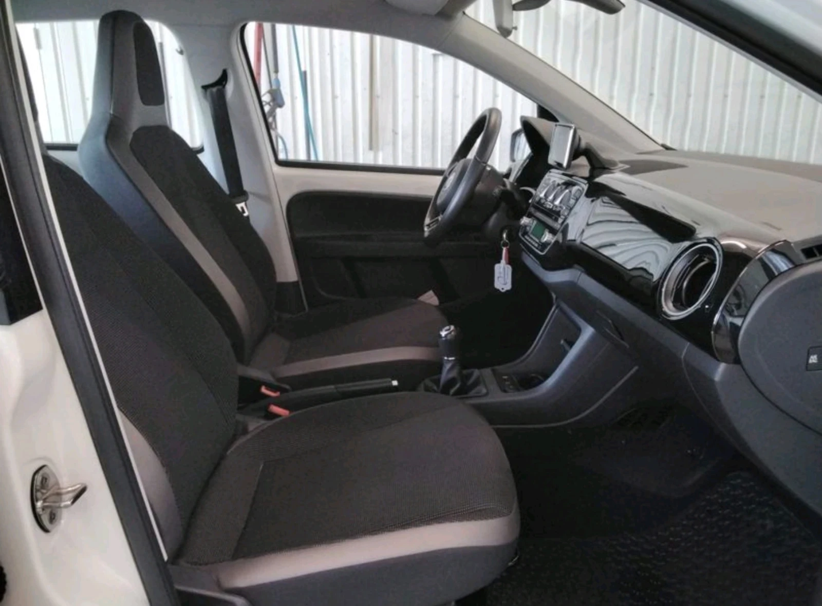 VW Up 17200 км!!!, снимка 6 - Автомобили и джипове - 55191399