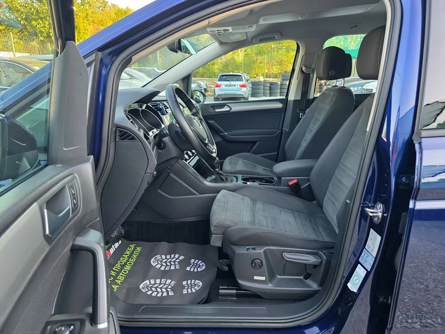 VW Touran 2.0TDI 150K.C. / АВТОМАТ / НАВИ / КАР ПЛЕЙ , снимка 8 - Автомобили и джипове - 55633682