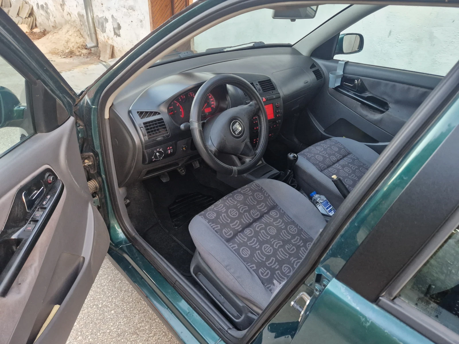 Seat Ibiza 1.4 MPI, снимка 5 - Автомобили и джипове - 55683615