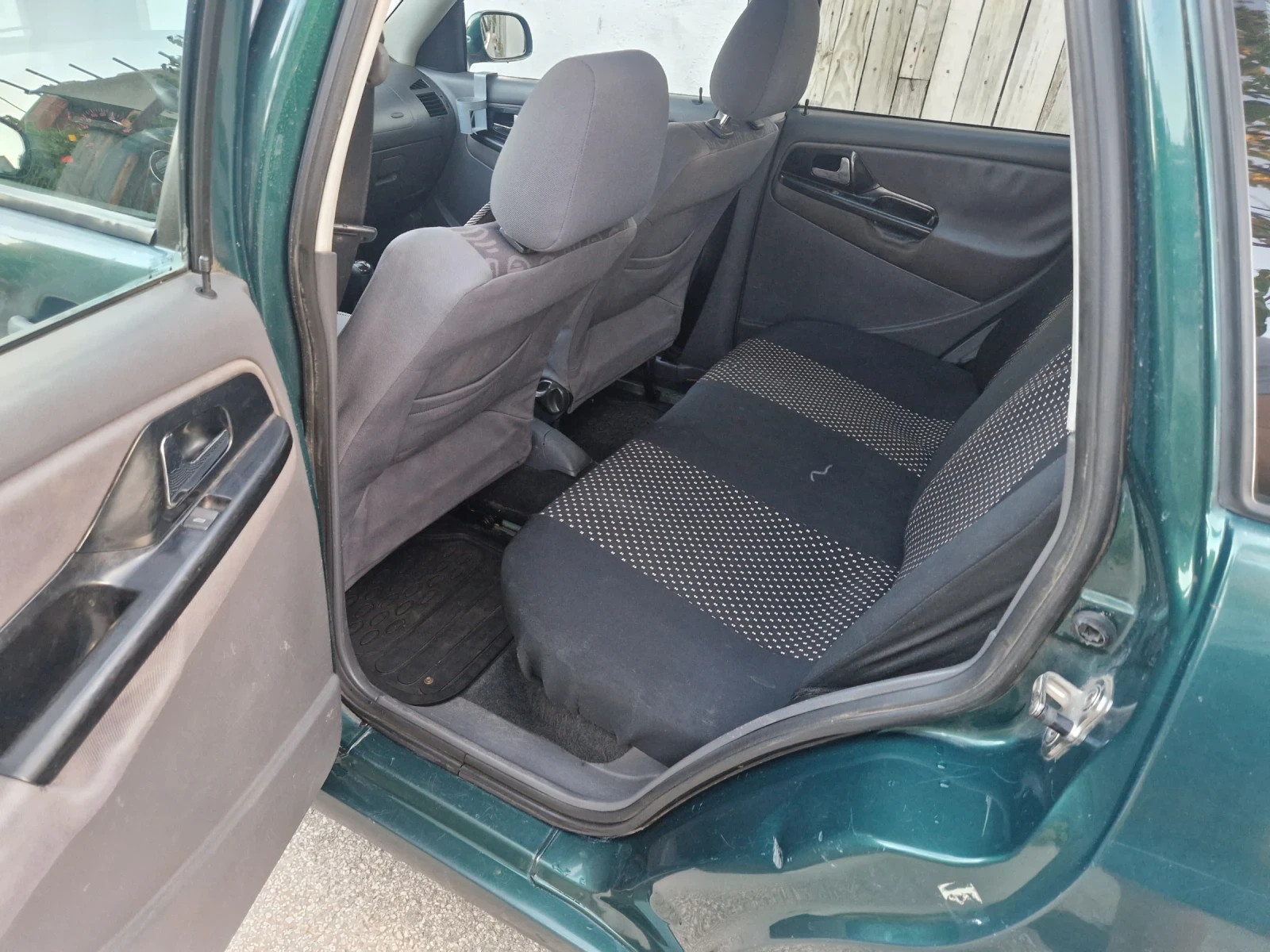 Seat Ibiza 1.4 MPI, снимка 6 - Автомобили и джипове - 55683615