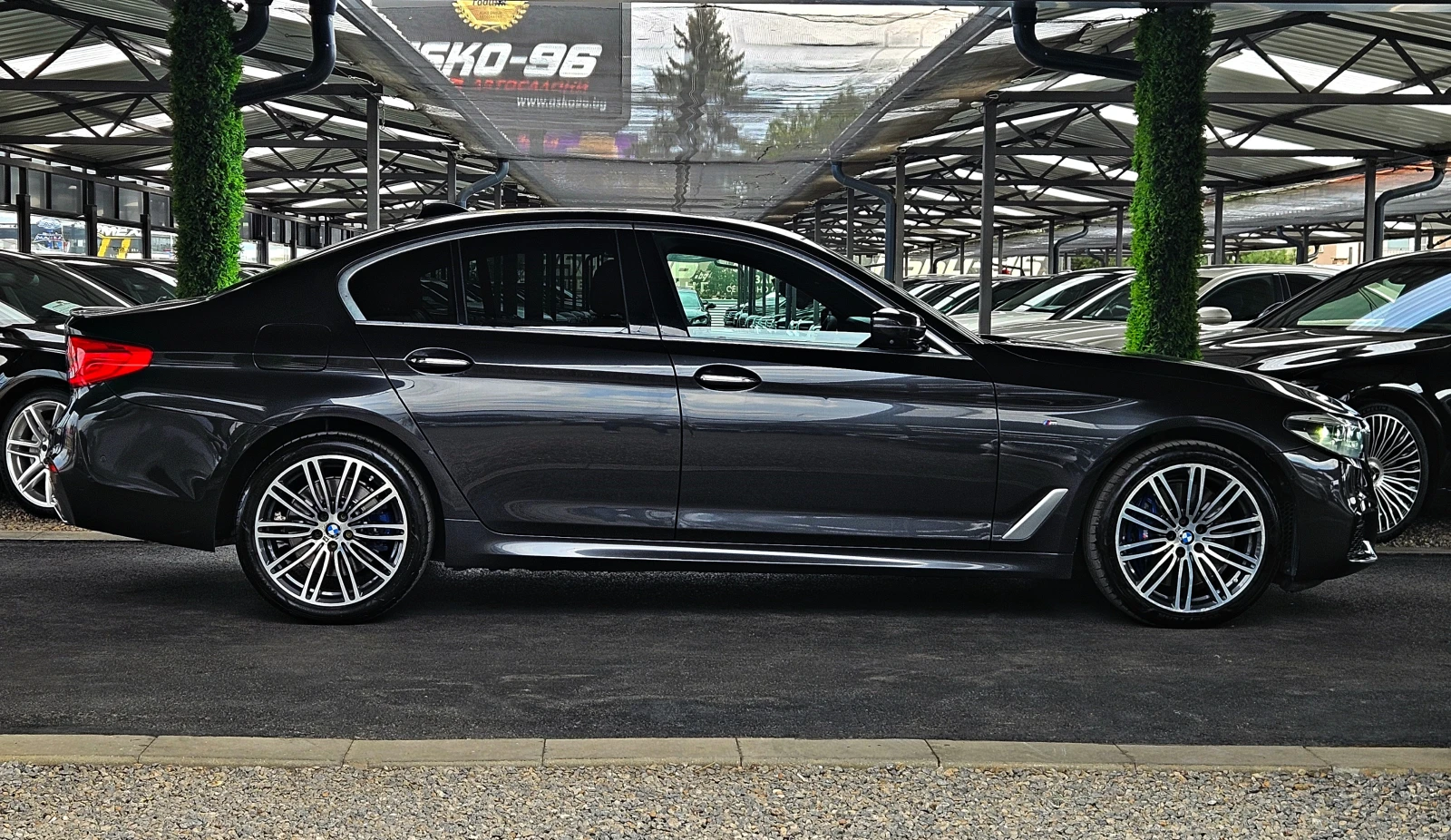 BMW 540 i/M/XD/3DCAMERA/HUD/HARMAN/KEY GO/AMBIENT/ПАМЕТ/LI, снимка 4 - Автомобили и джипове - 56165004