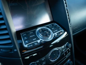 Infiniti QX70 S Premium, снимка 12 - Автомобили и джипове - 53648444