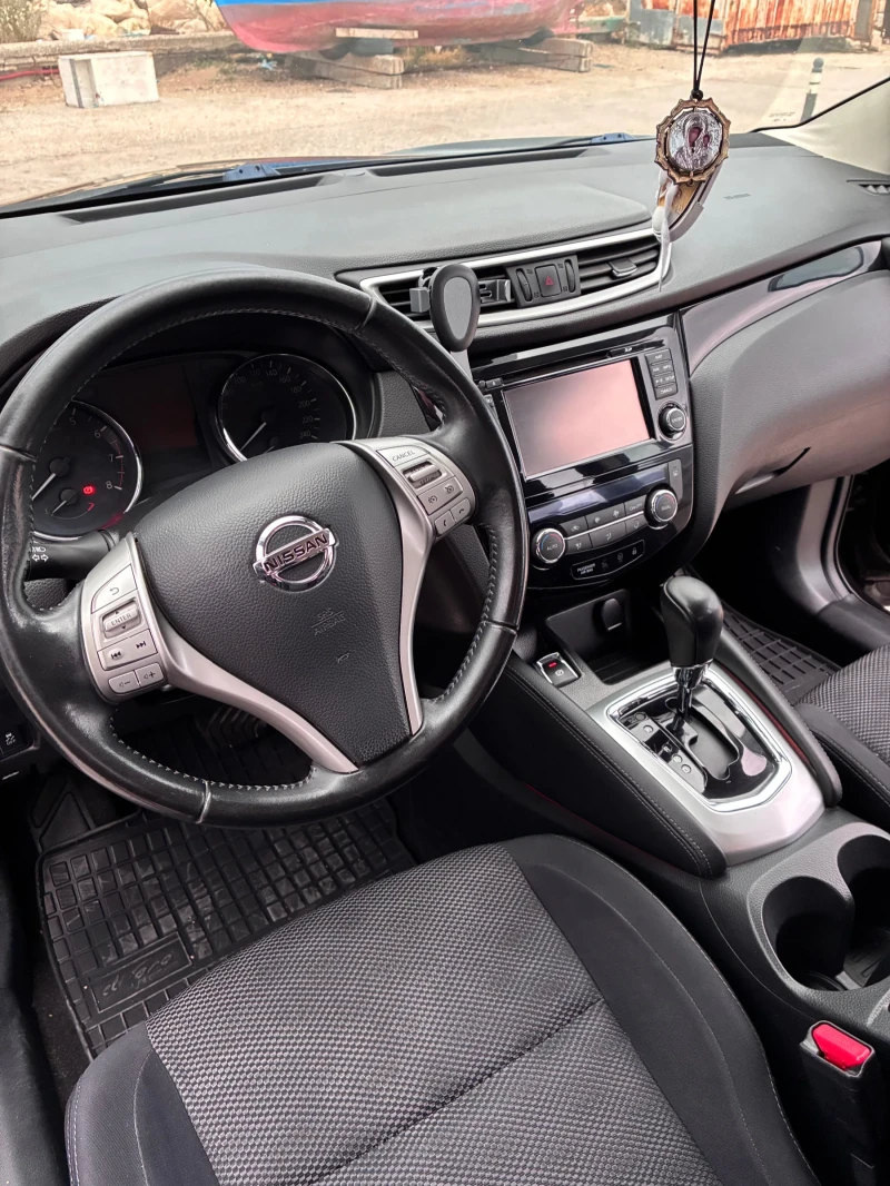 Nissan Qashqai, снимка 10 - Автомобили и джипове - 51920206