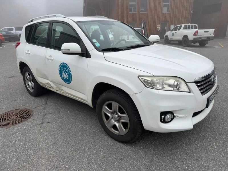 Toyota Rav4 2.2 Diesel 110kW Климатик, снимка 2 - Автомобили и джипове - 53514790