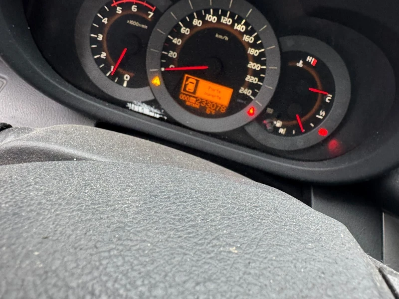 Toyota Rav4 2.2 Diesel 110kW Климатик, снимка 5 - Автомобили и джипове - 53514790